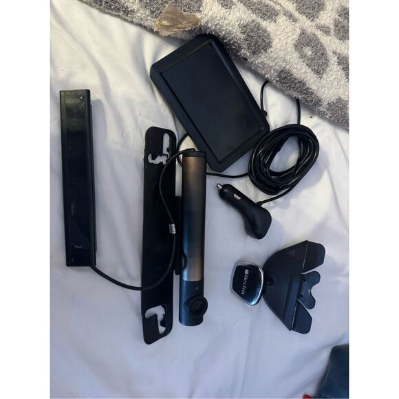 Autovox solar wireless auto rear backup camera w/5”lcd monitor/screen - Picture 3 of 14